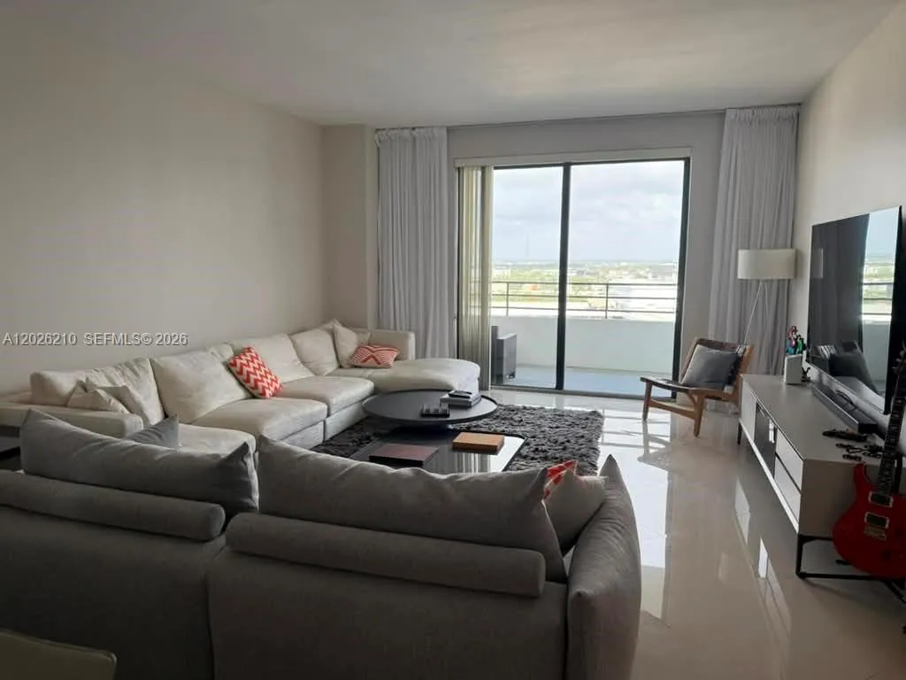 2500 Parkview Dr # 2518, Hallandale Beach FL 33009