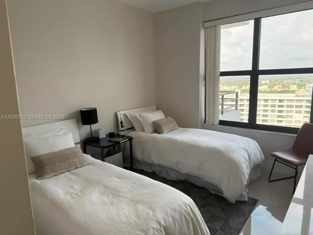 2500 Parkview Dr # 2518, Hallandale Beach FL 33009