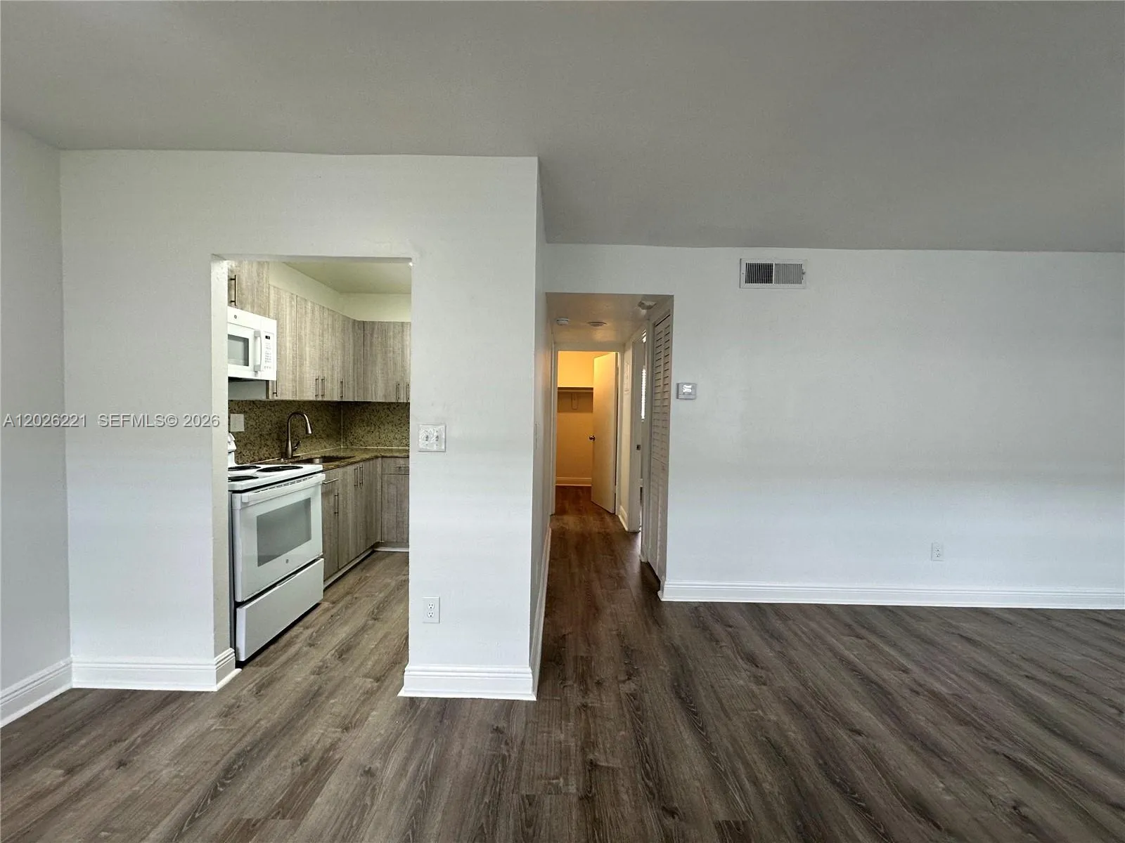 2910 Pierce St # 209, Hollywood FL 33020