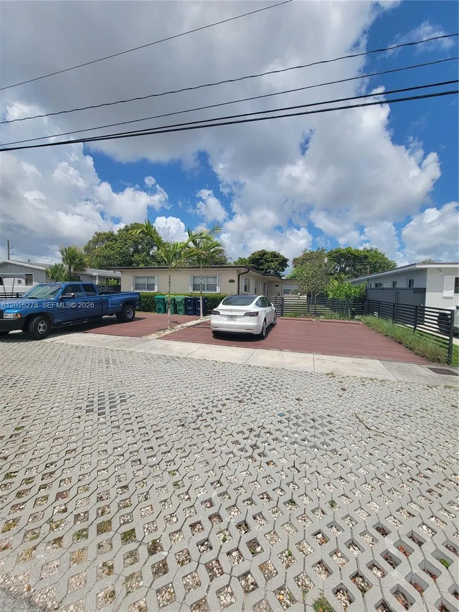 1052 SW 79th Ave, Miami FL 33144