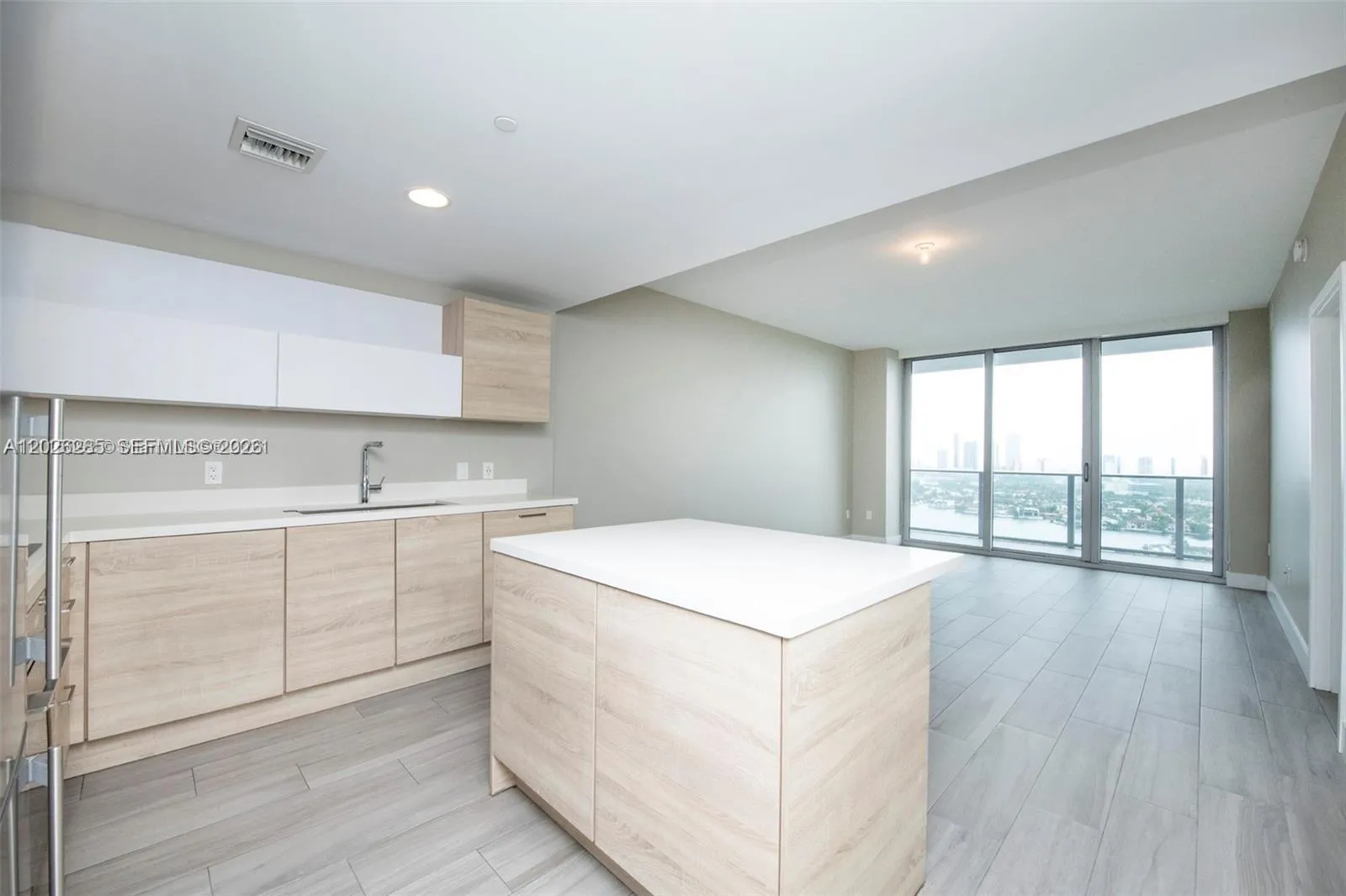 16385 Biscayne Blvd # 2616, North Miami Beach FL 33160