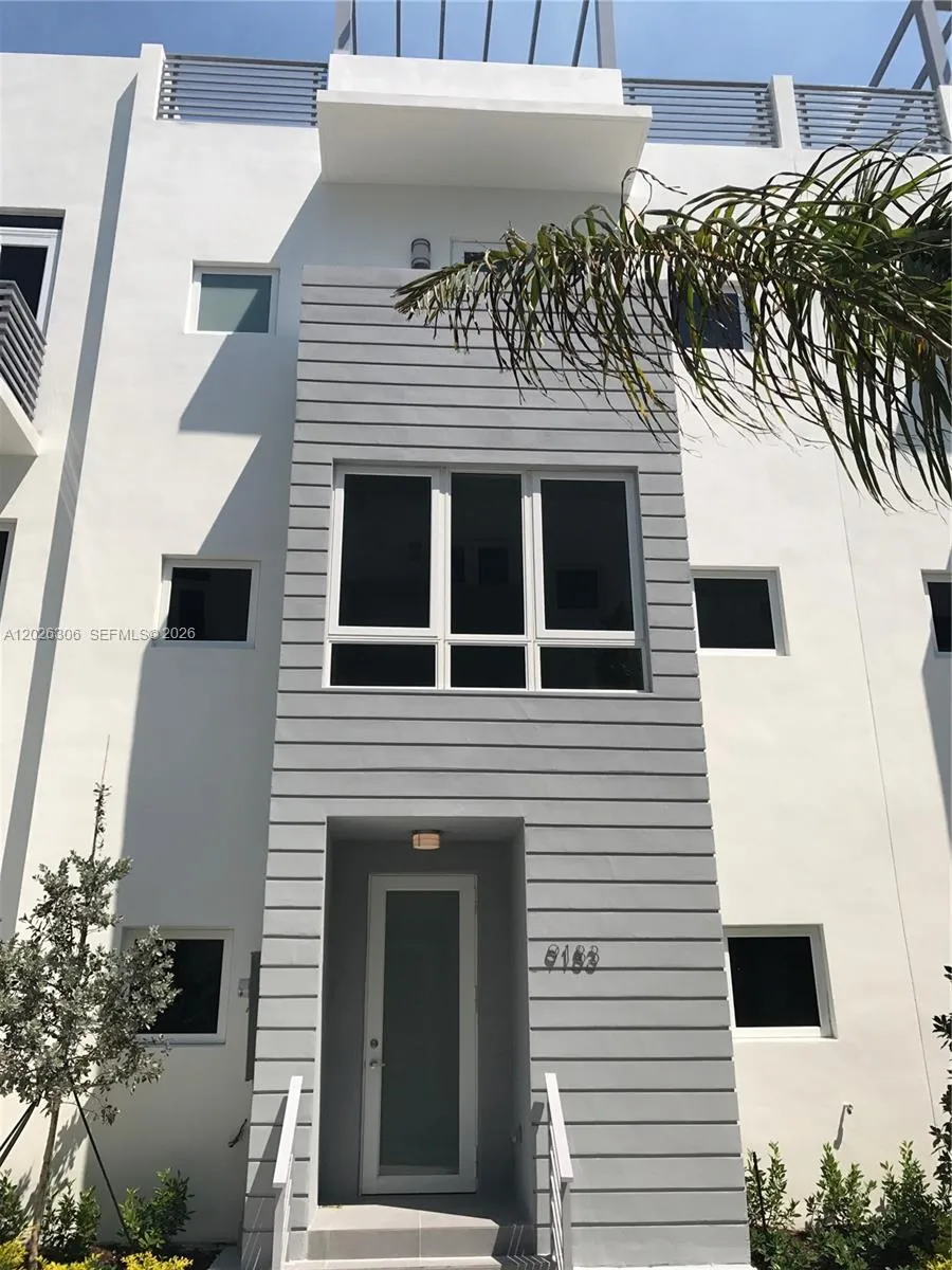 9183 NW 33rd St, Doral FL 33178