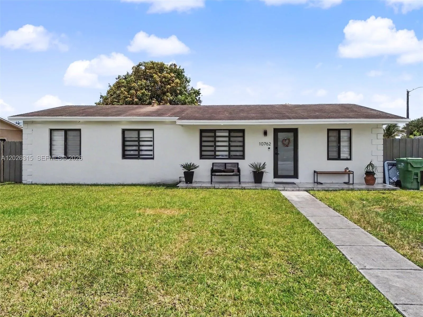 3 bedroom 2 bath for sale at 10762 SW 145th St, Miami FL 33176