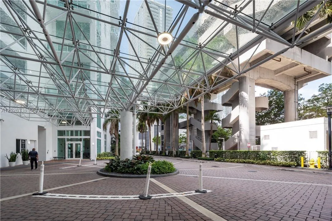 31 SE 5th St # 705, Miami FL 33131