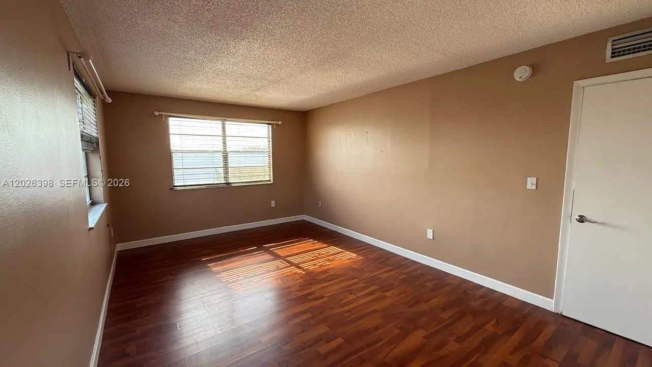 8950 NE 8th Ave # 405, Miami FL 33138
