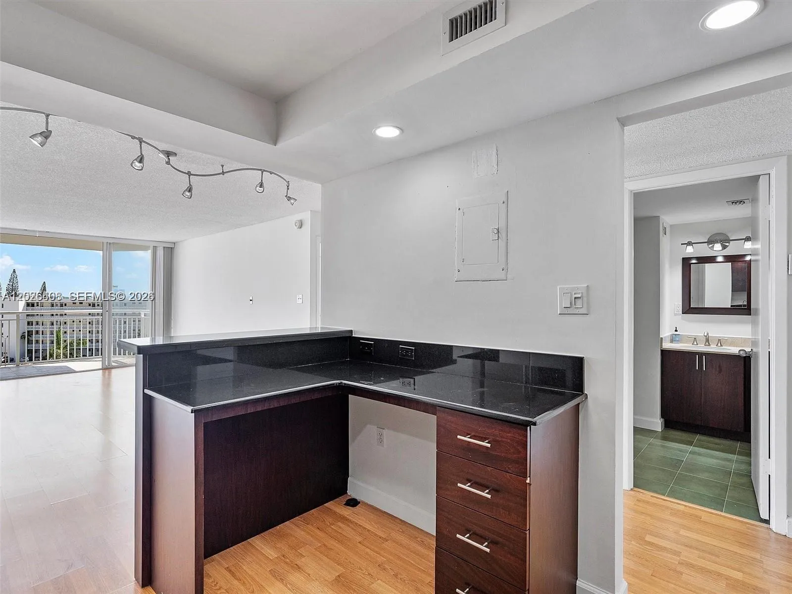 18021 Biscayne Blvd # 603, Aventura FL 33160