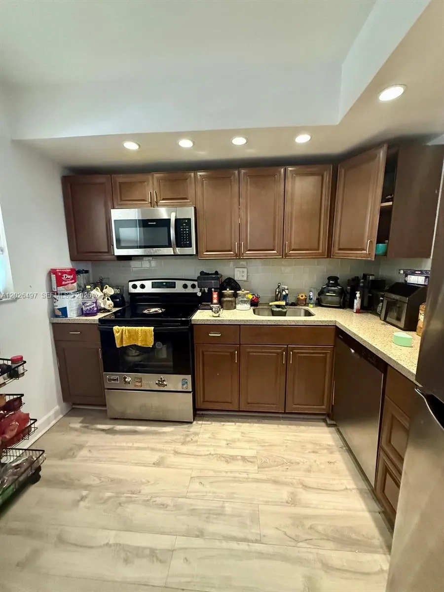 5985 Del Lago Cir # 215, Sunrise FL 33313