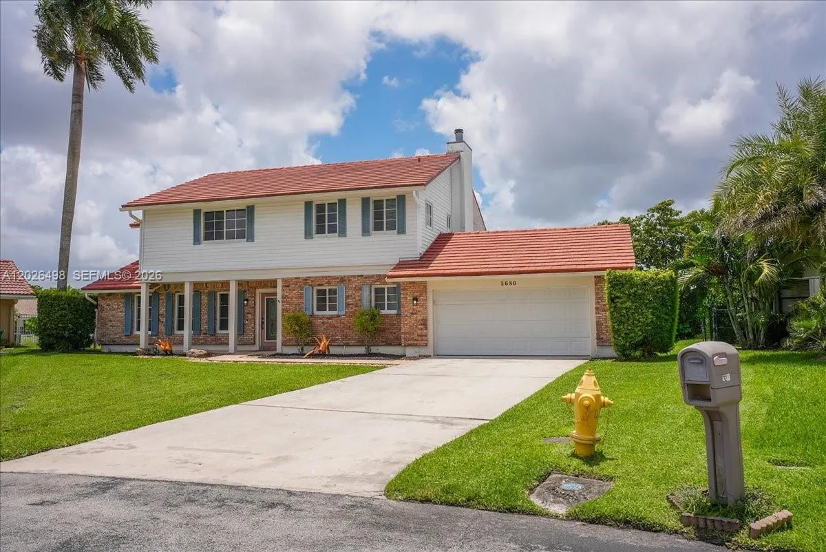 5680 Thornbluff Ave, Davie FL 33331