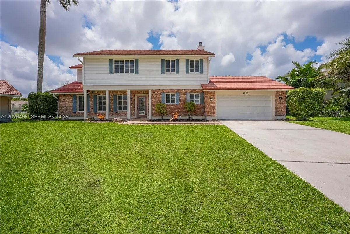 5680 Thornbluff Ave, Davie FL 33331