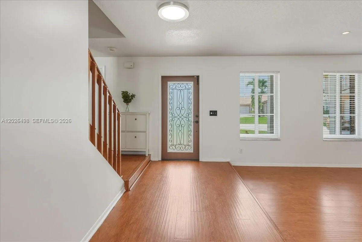 5680 Thornbluff Ave, Davie FL 33331