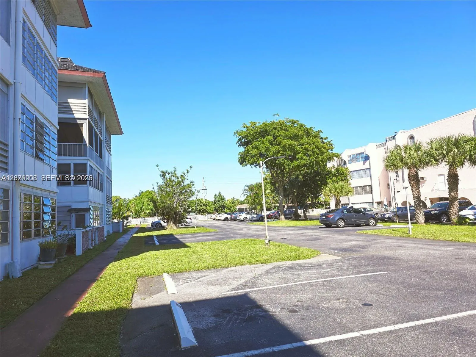 4140 NW 44th Ave # 411, Lauderdale Lakes FL 33319