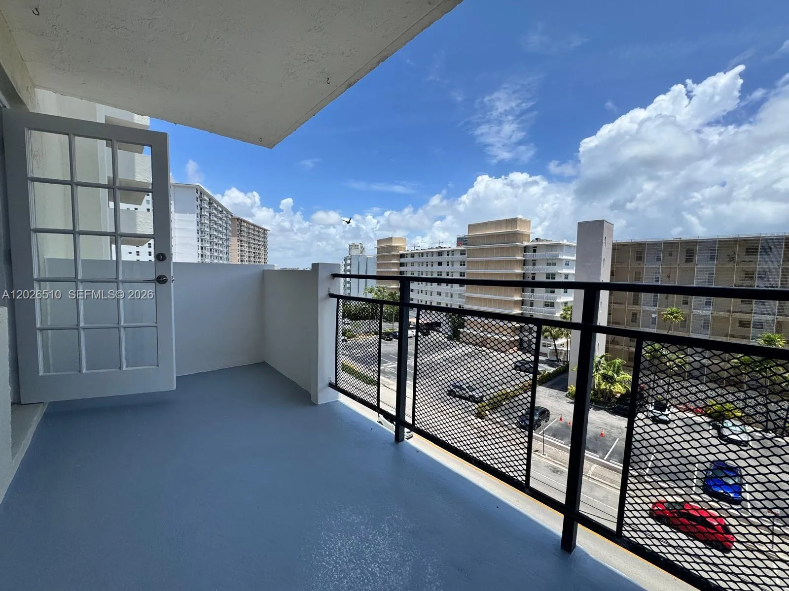 401 Golden Isles Dr # 614, Hallandale Beach FL 33009