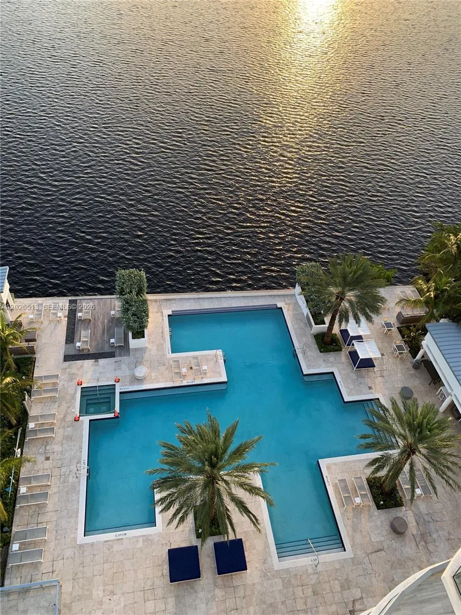 17111 Biscayne Blvd # 1109, North Miami Beach FL 33160