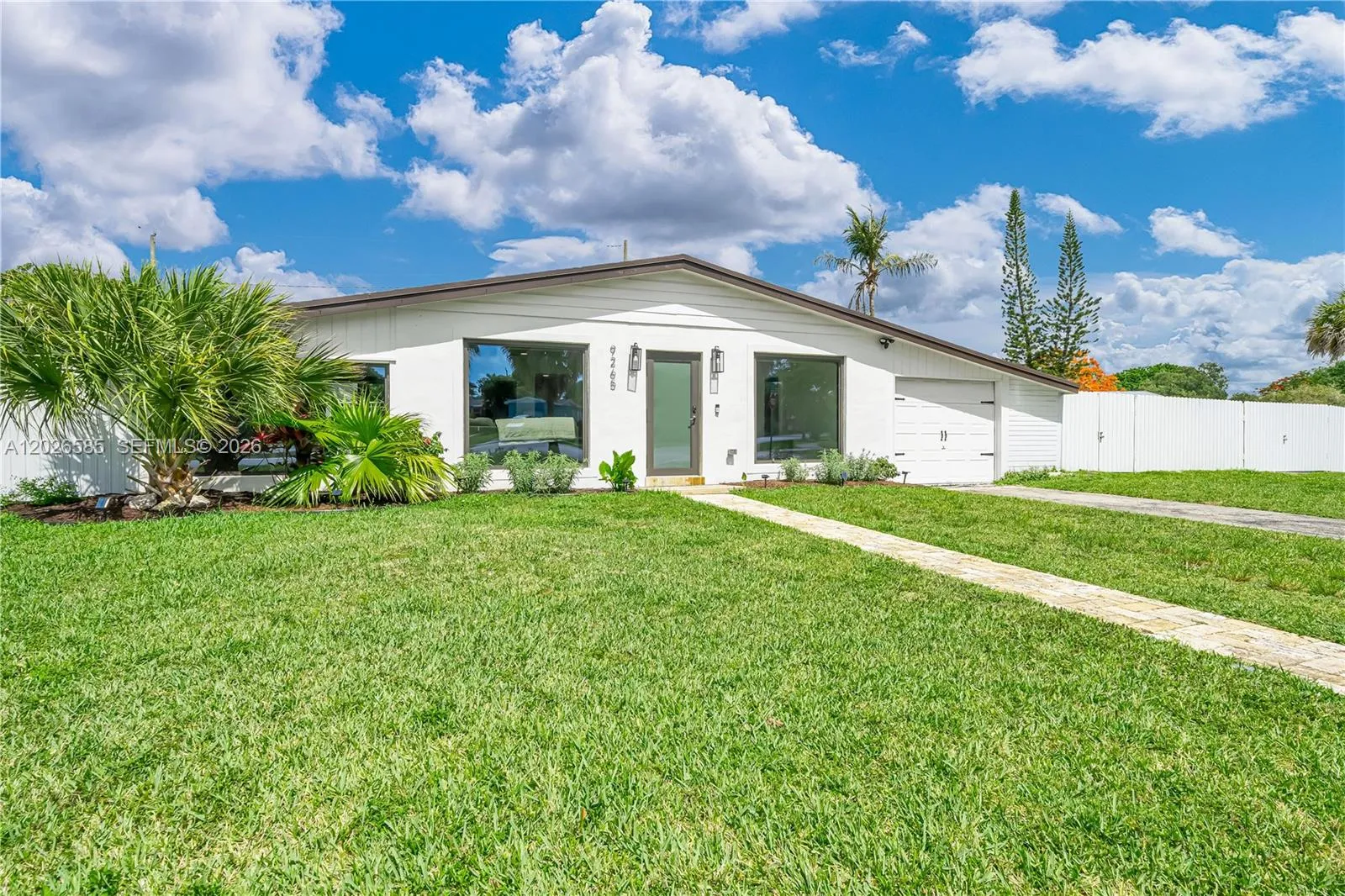9265 Martinique Dr, Cutler Bay FL 33189