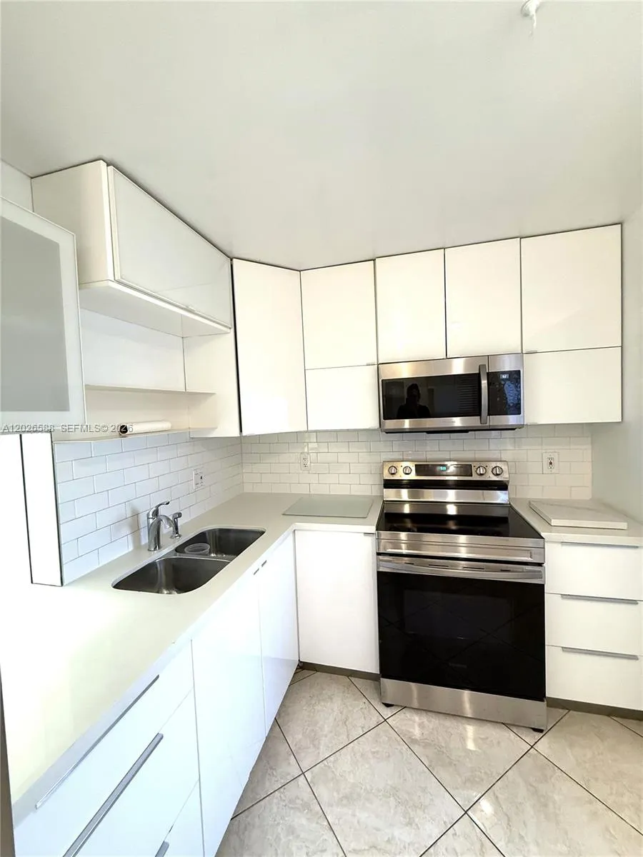 300 NE 14th Ave # 307, Hallandale Beach FL 33009