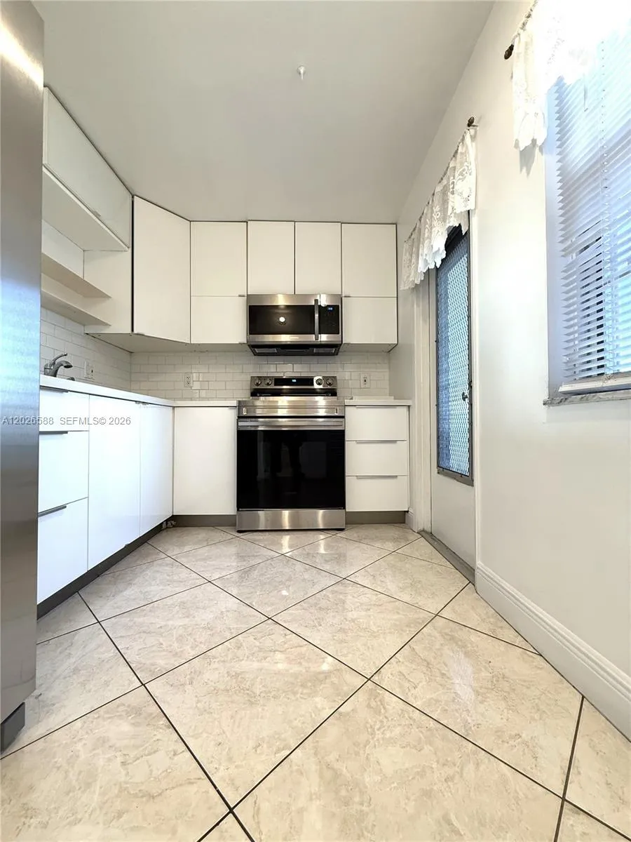 300 NE 14th Ave # 307, Hallandale Beach FL 33009