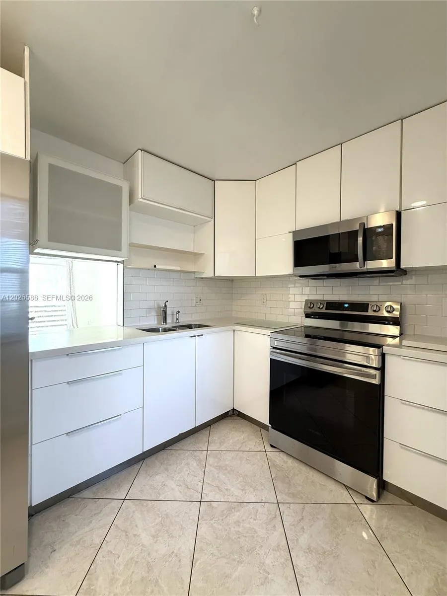 300 NE 14th Ave # 307, Hallandale Beach FL 33009
