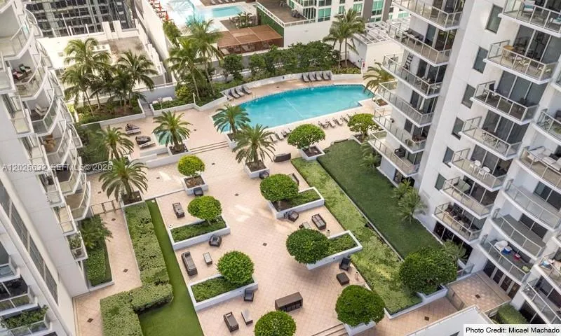 1060 Brickell Ave # 3915, Miami FL 33131