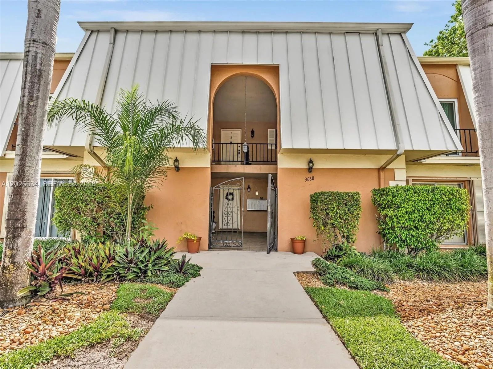 3660 Citrus Trce # 2, Davie FL 33328