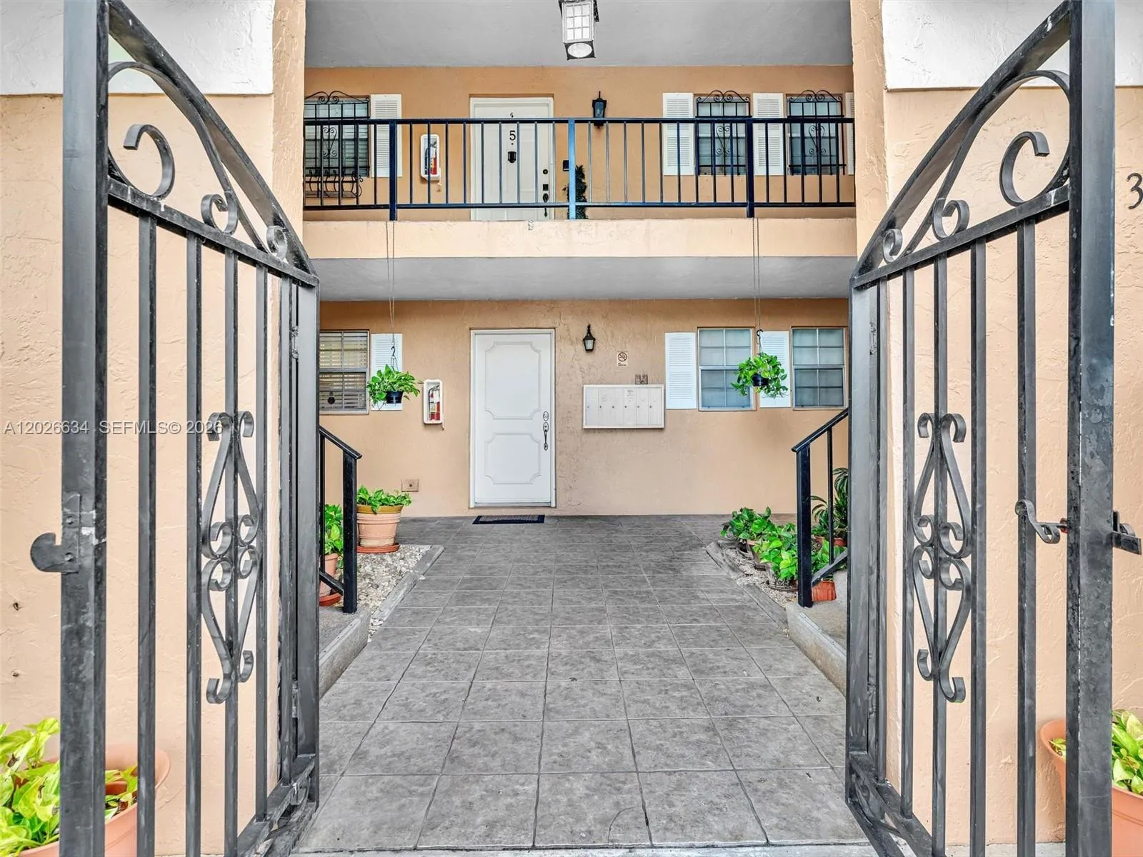 3660 Citrus Trce # 2, Davie FL 33328