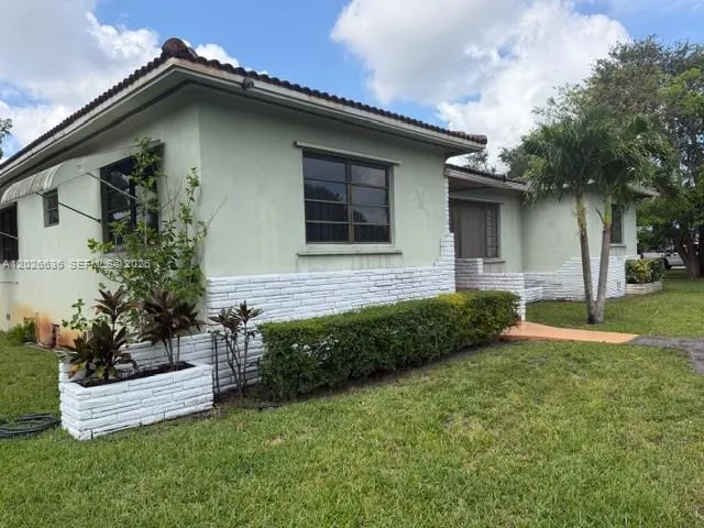 2 NE 110th St, Miami Shores FL 33161