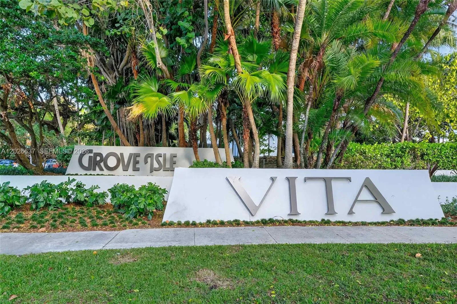 2 Grove Isle Dr # B1706, Miami FL 33133