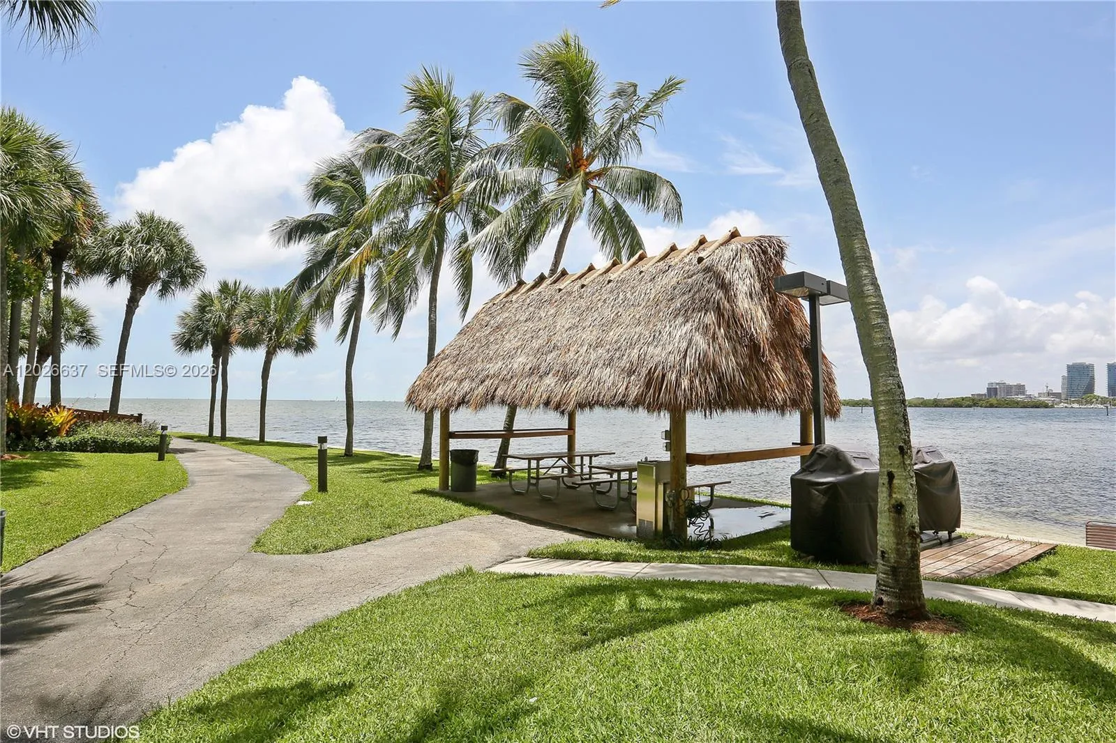 2 Grove Isle Dr # B1706, Miami FL 33133