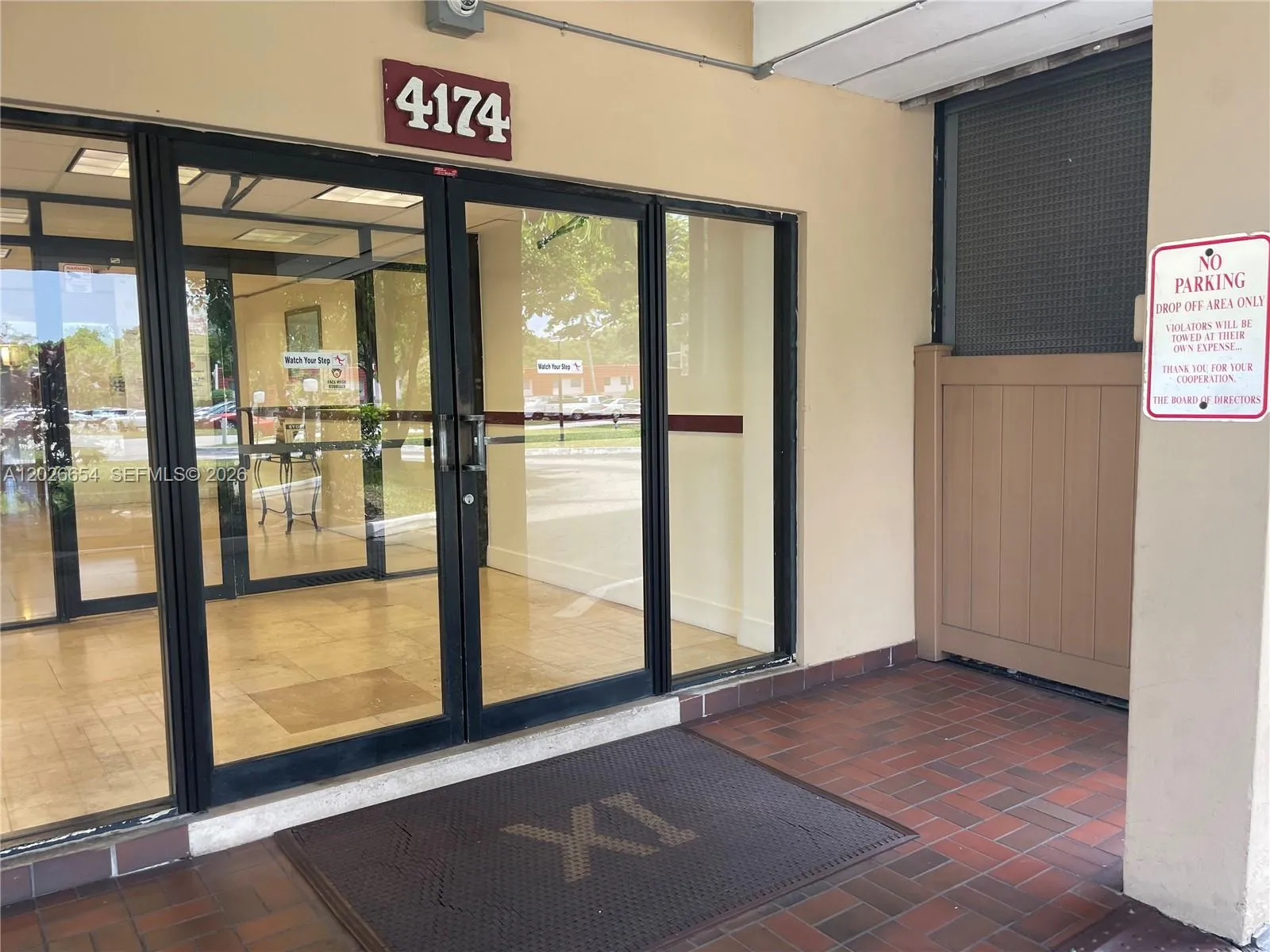 4174 Inverrary Dr # 903, Lauderhill FL 33319