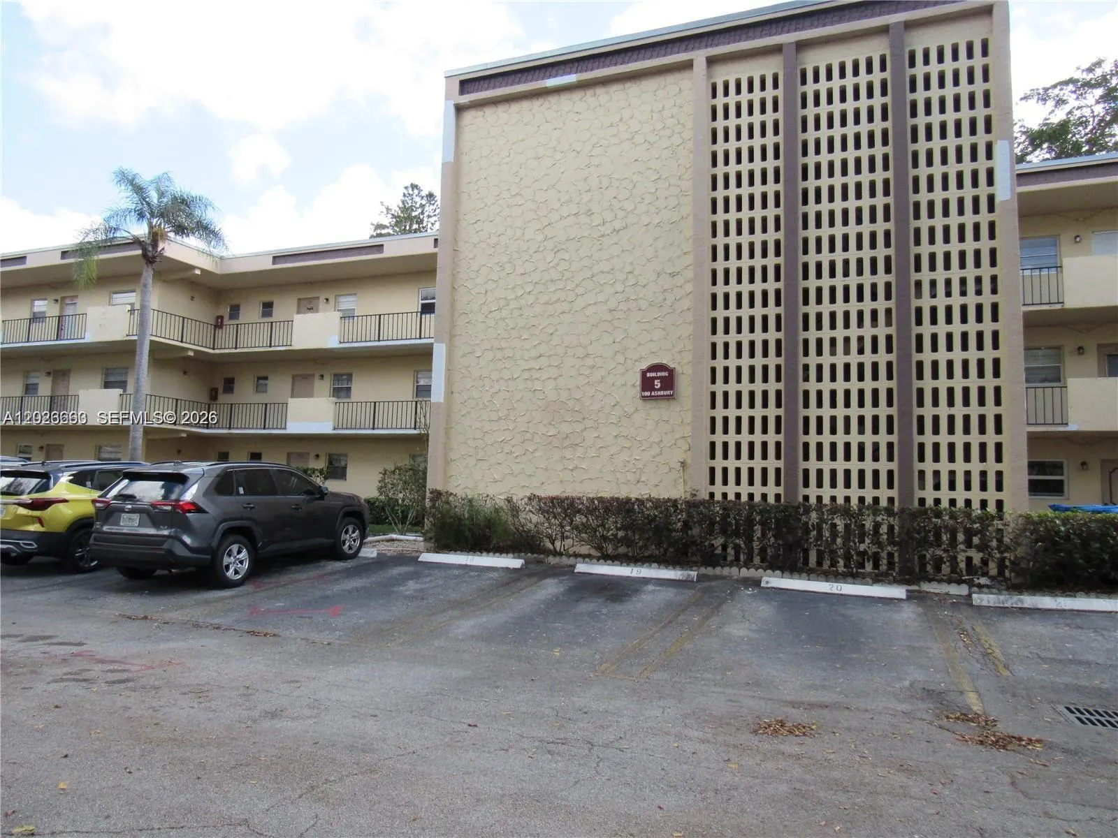 100 Ashbury Rd # 104, Hollywood FL 33024