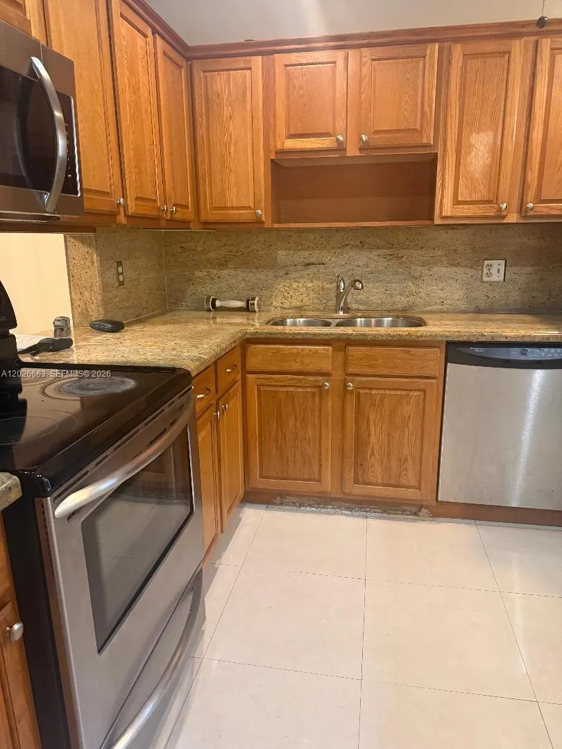 100 Ashbury Rd # 104, Hollywood FL 33024
