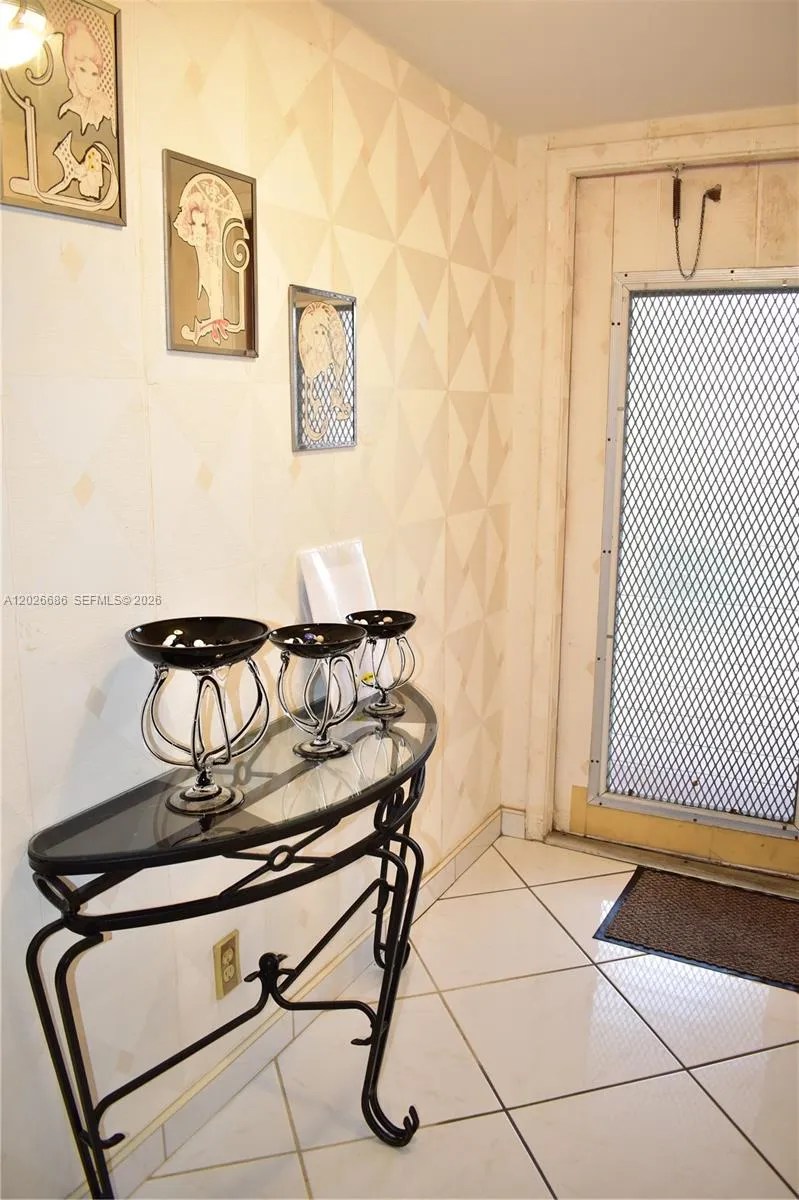 9461 Sunrise Lakes Blvd # 103, Sunrise FL 33322