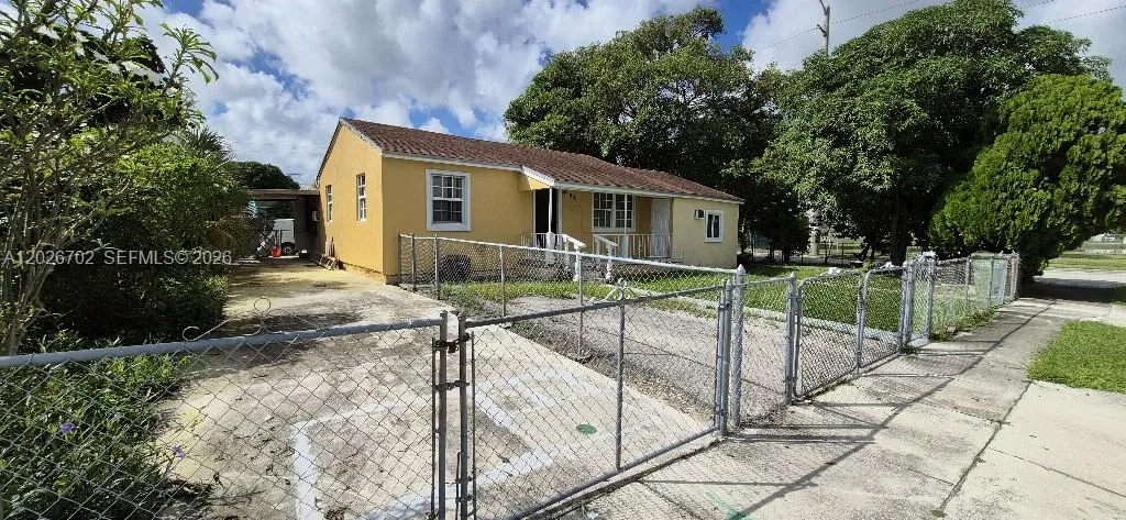 610 E 6th Pl, Hialeah FL 33010