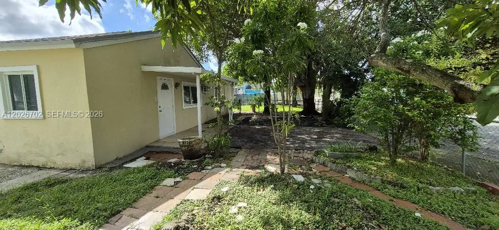 610 E 6th Pl, Hialeah FL 33010