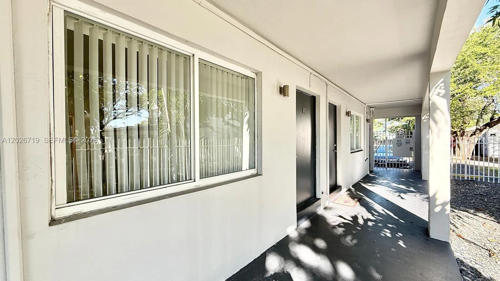 42 SW 14th St # 103, Dania Beach FL 33004