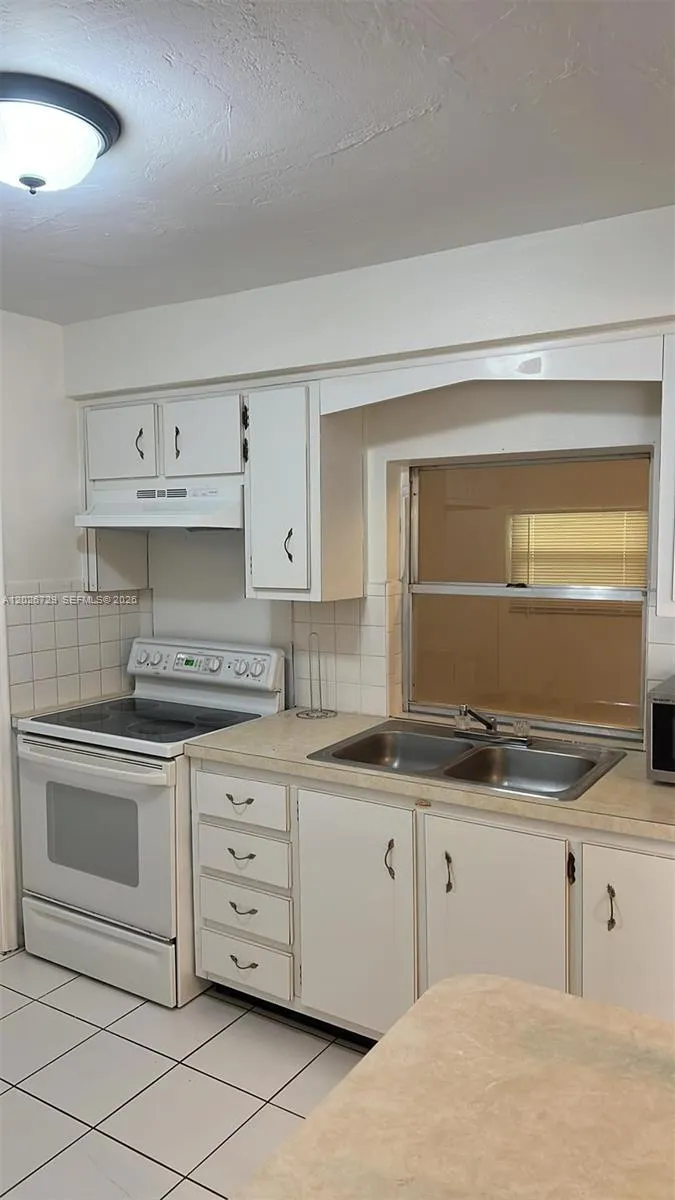 2420 NW 64th Ter, Sunrise FL 33313