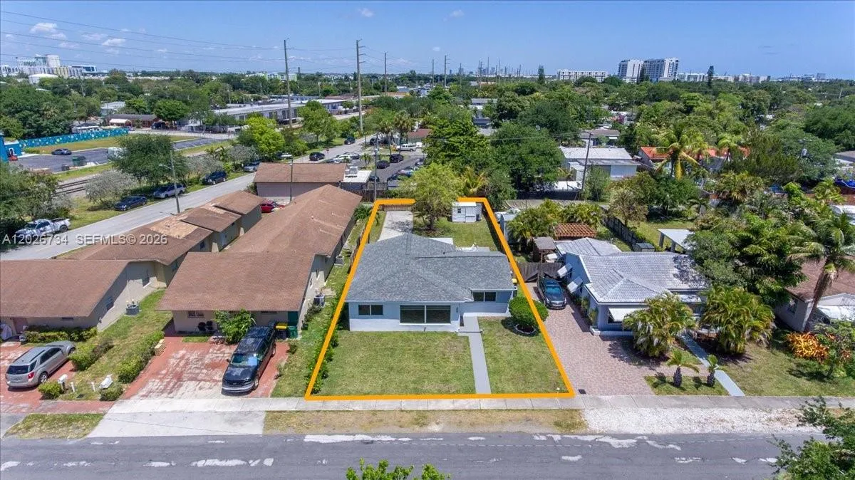 266 SW 6th St, Dania Beach FL 33004