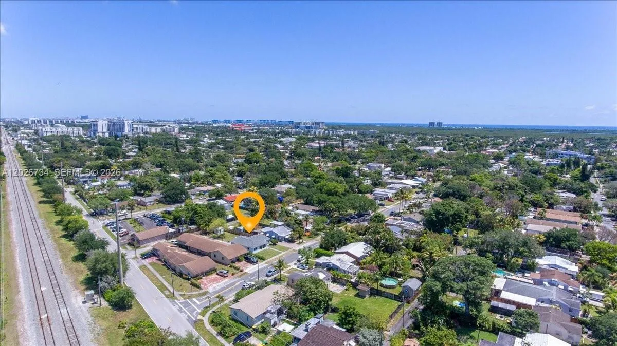266 SW 6th St, Dania Beach FL 33004