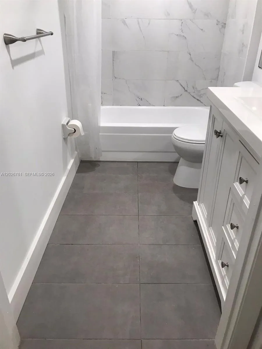 462 NE 210th Cir Ter # 9, Miami FL 33179