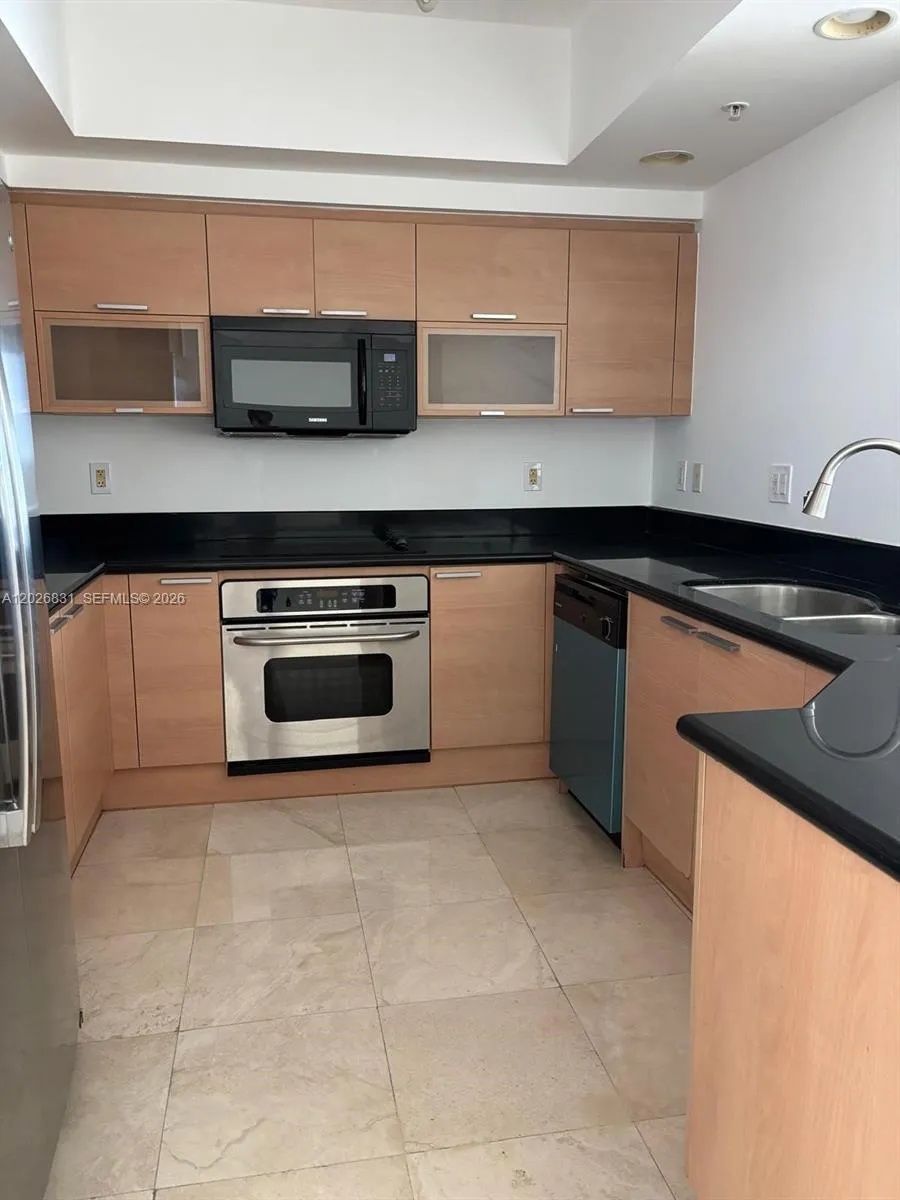 15051 Royal Oaks Ln # 1401, North Miami FL 33181