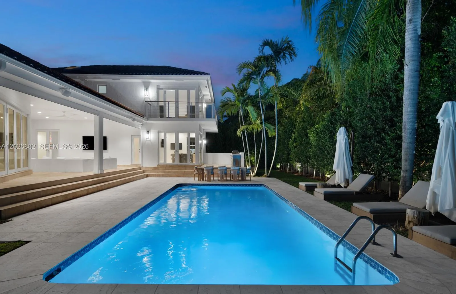 7155 E Lago Dr, Coral Gables FL 33143
