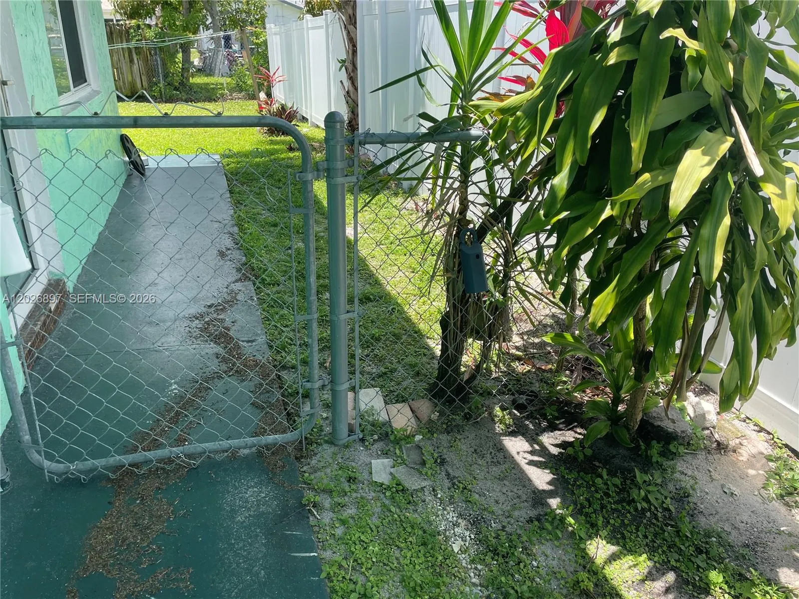 825 SW 9th St # 1, Hallandale Beach FL 33009