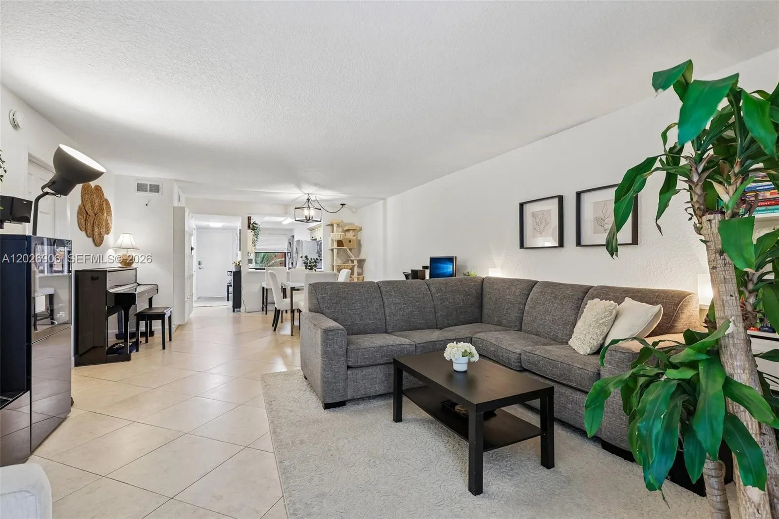 400 Commodore Dr # 206, Plantation FL 33325