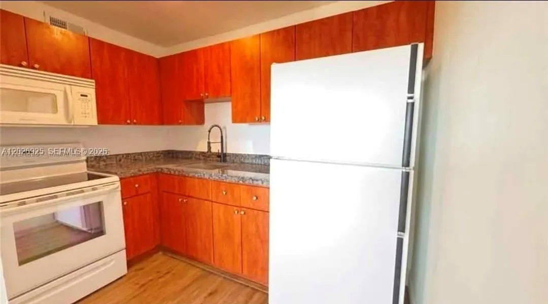 11195 SW 1st St # 319, Sweetwater FL 33174