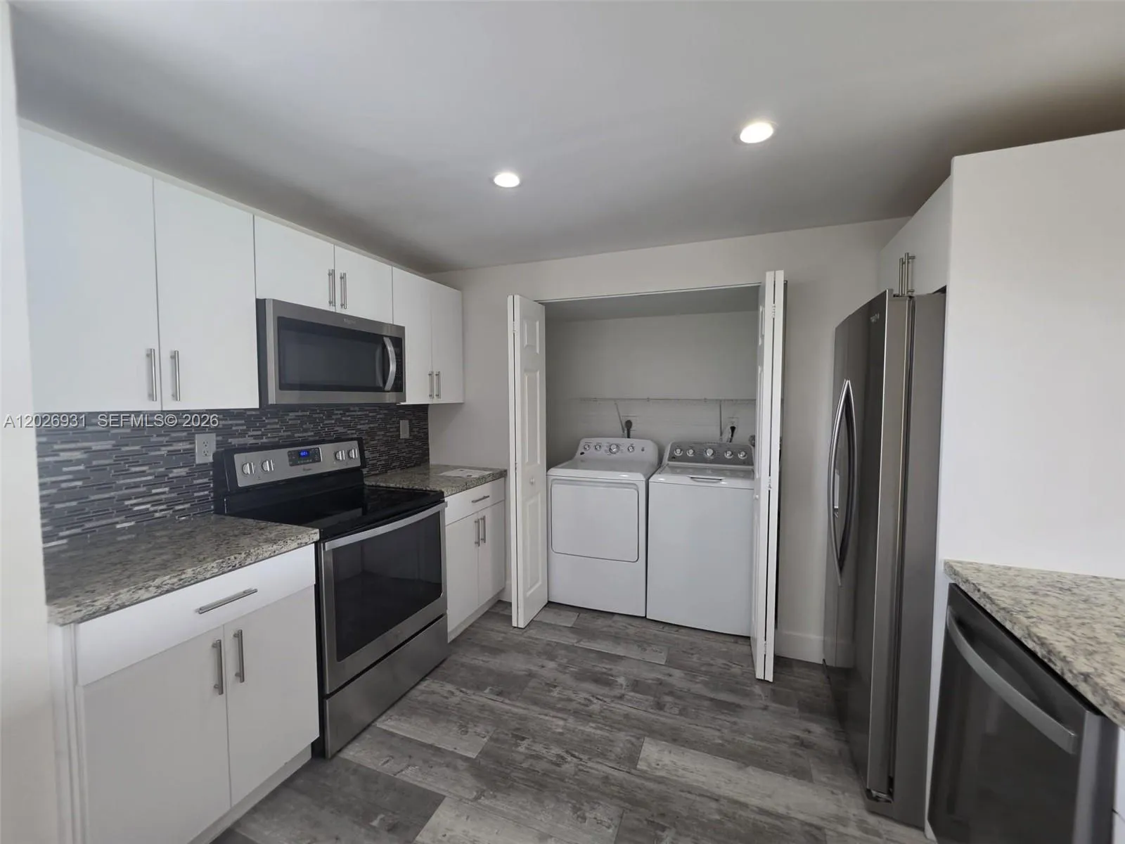 10003 NW 9th St Cir # 17, Miami FL 33172