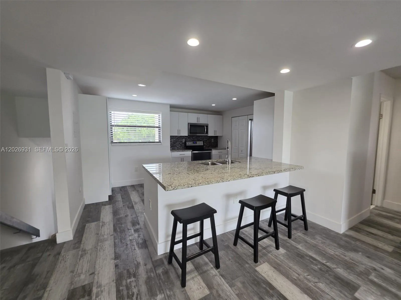10003 NW 9th St Cir # 17, Miami FL 33172