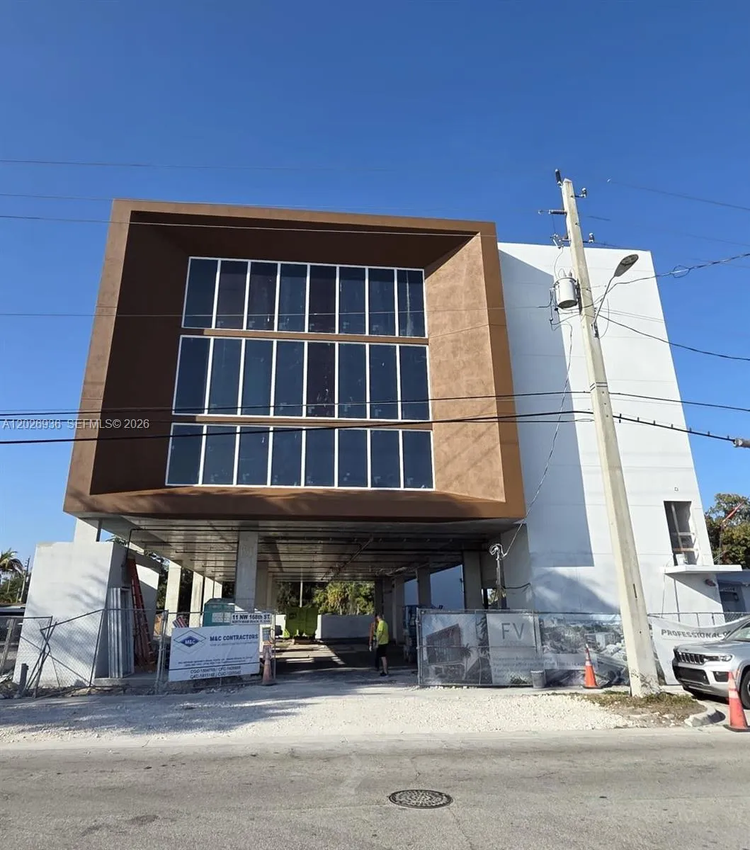11 NW 168th St, North Miami Beach FL 33169