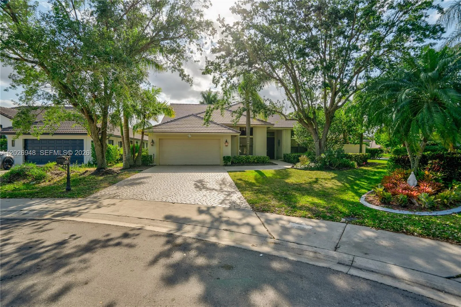 1087 Deerwood Ln, Weston FL 33326