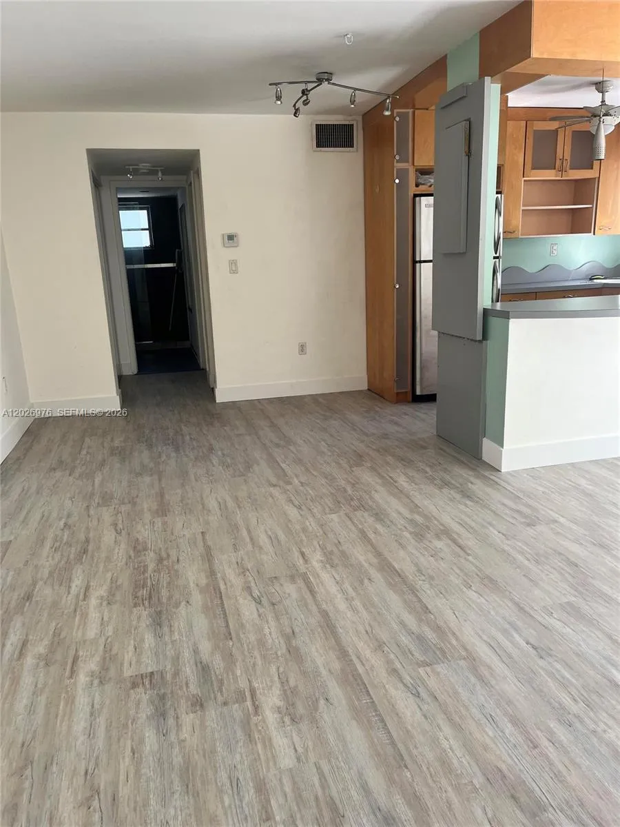 240 Collins Ave # 2B, Miami Beach FL 33139