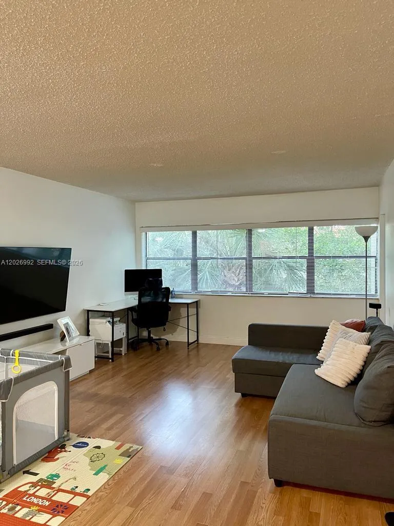 301 Racquet Club Rd # 305, Weston FL 33326