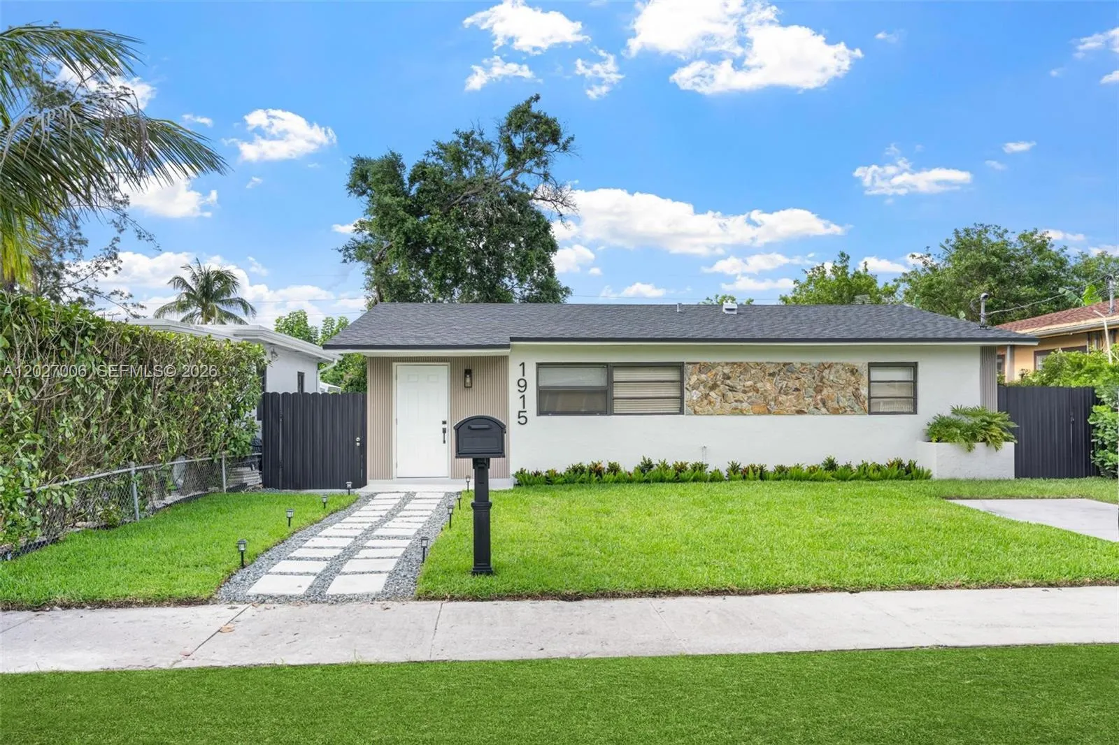 1915 NW 86th St, Miami FL 33147